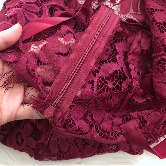 😍🎉 HP Best in Boutiques Burgundy lace bodysuit - Picture 5 of 6